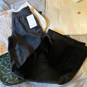 NWT Lululemon Scuba Mid-Rise Wide-Leg *Velvet, S, BLACK